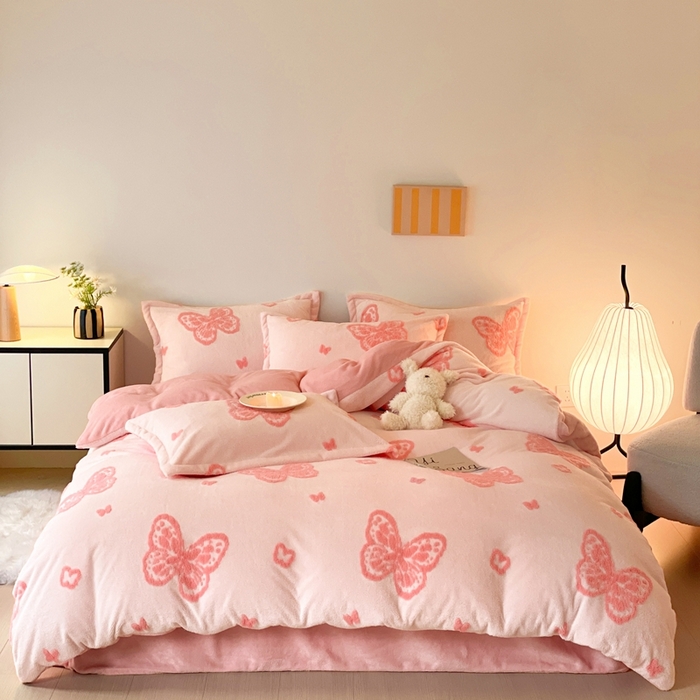 91家纺网 家纺一手货源 找家纺 川悦生活 2025新款A类300克高克重提花牛奶绒四件套 甜蜜福蝶