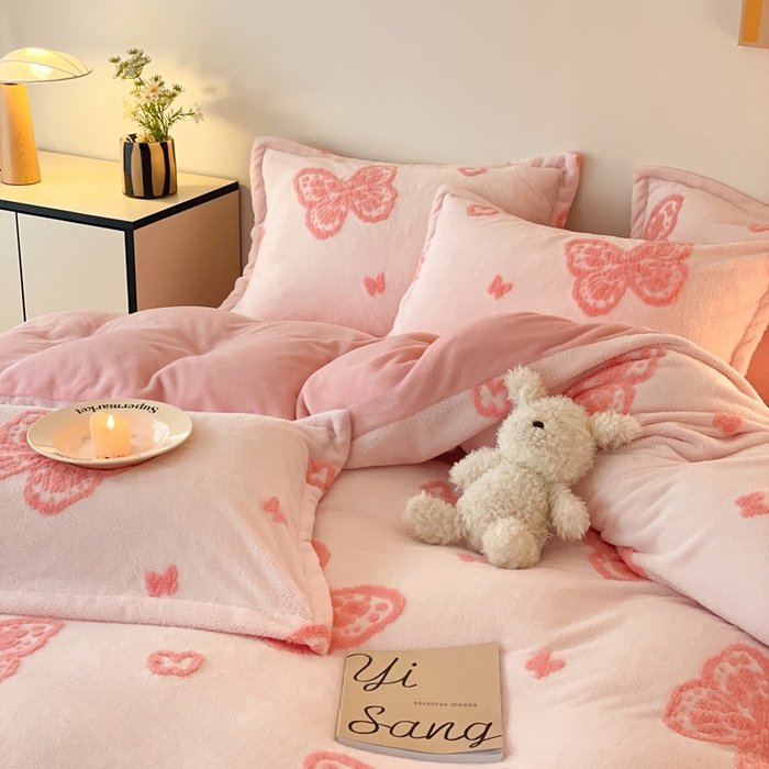 91家纺网 家纺一手货源 找家纺 川悦生活 2025新款A类300克高克重提花牛奶绒四件套 甜蜜福蝶