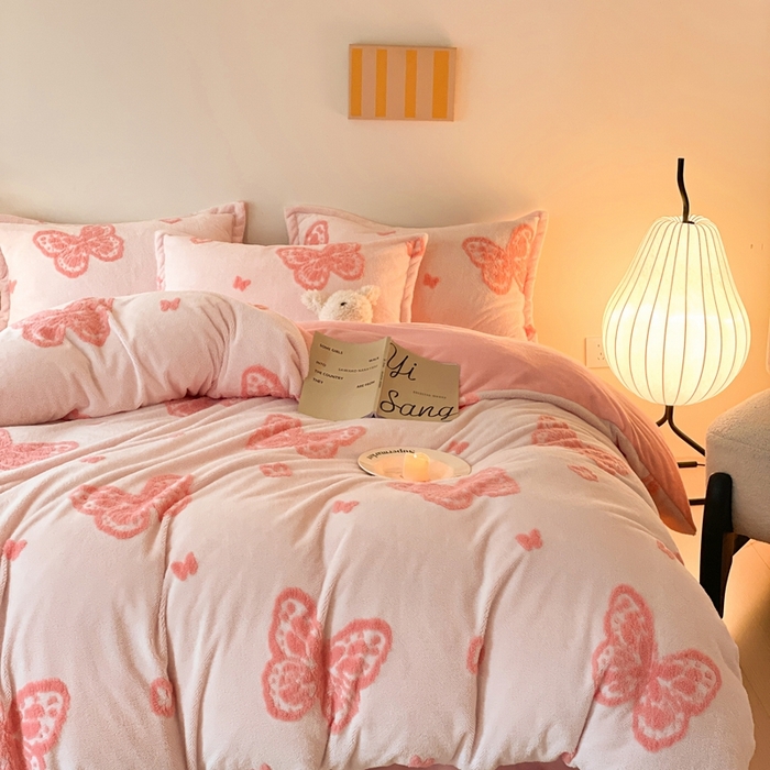 91家纺网 家纺一手货源 找家纺 川悦生活 2025新款A类300克高克重提花牛奶绒四件套 甜蜜福蝶