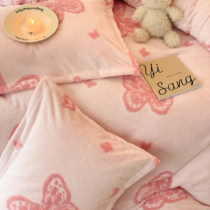 91家纺网 家纺一手货源 找家纺 川悦生活 2025新款A类300克高克重提花牛奶绒四件套 甜蜜福蝶