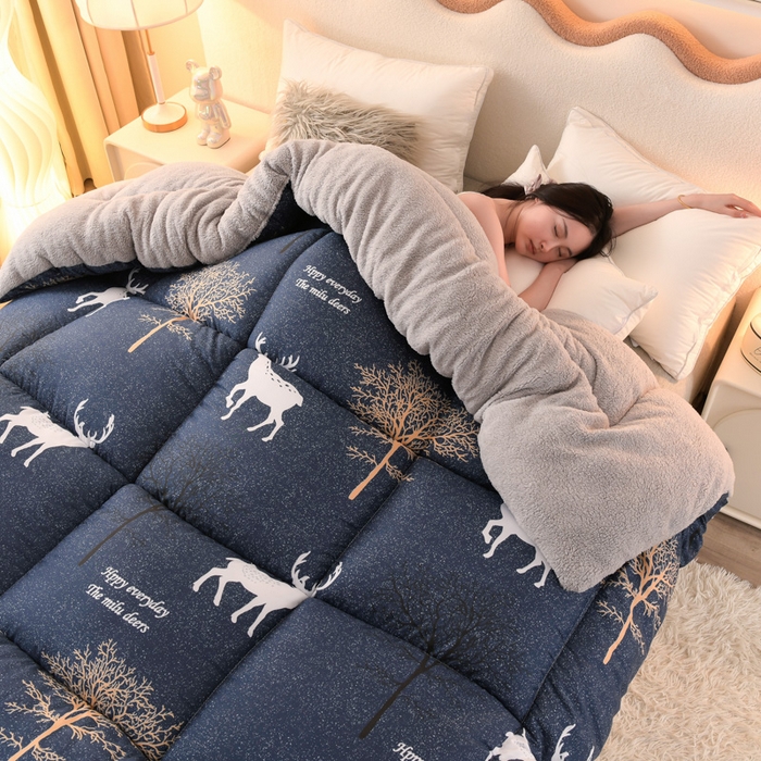 91家纺网 家纺一手货源 找家纺 2025新款保暖羊羔绒冬被 森林鹿