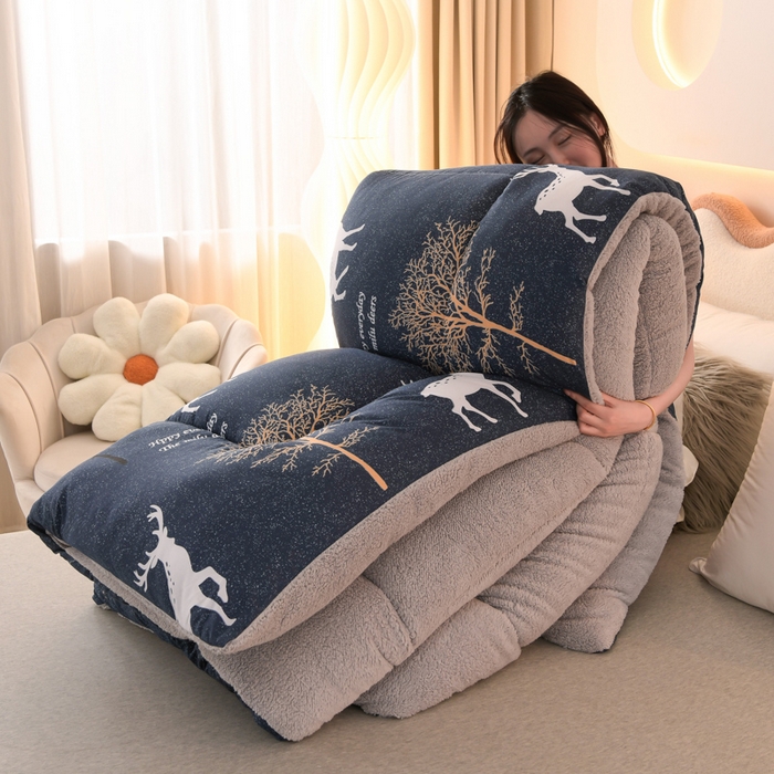 91家纺网 家纺一手货源 找家纺 2025新款保暖羊羔绒冬被 森林鹿