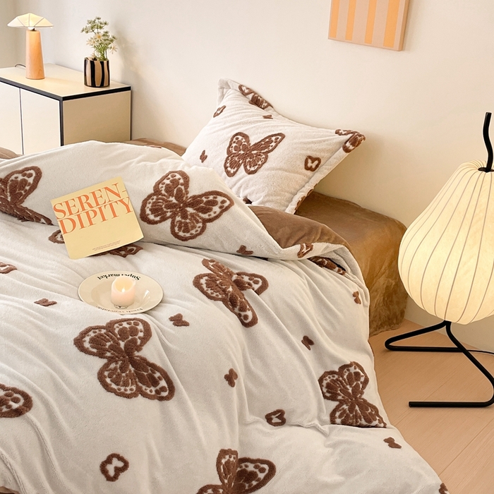 川悦生活 2025新款A类300克高克重提花牛奶绒四件套 甜蜜福蝶-咖