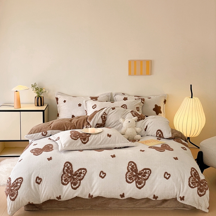 91家纺网 家纺一手货源 找家纺 川悦生活 2025新款A类300克高克重提花牛奶绒四件套 甜蜜福蝶-咖