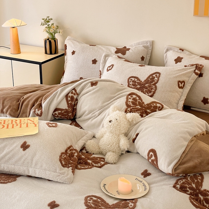 91家纺网 家纺一手货源 找家纺 川悦生活 2025新款A类300克高克重提花牛奶绒四件套 甜蜜福蝶-咖