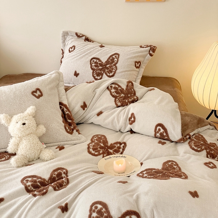 91家纺网 家纺一手货源 找家纺 川悦生活 2025新款A类300克高克重提花牛奶绒四件套 甜蜜福蝶-咖