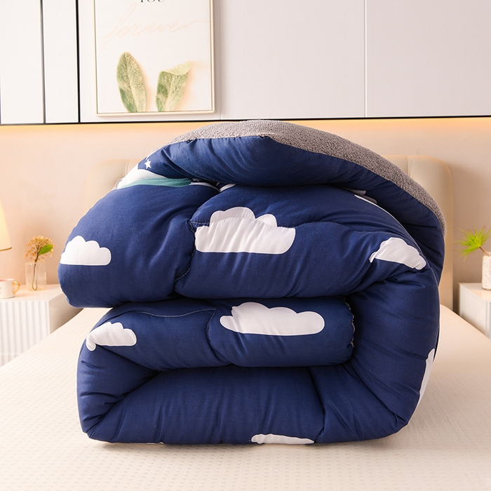 91家纺网 家纺一手货源 找家纺 2025新款保暖羊羔绒冬被 云朵