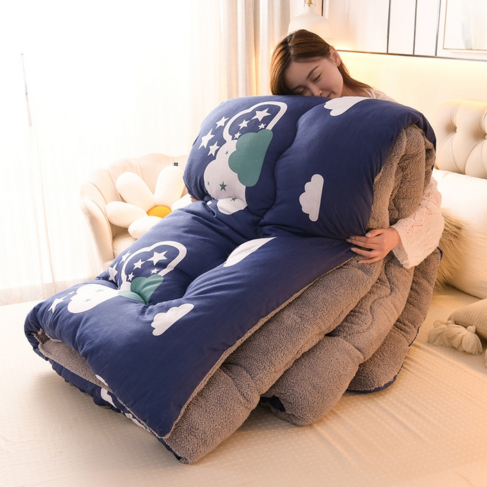 91家纺网 家纺一手货源 找家纺 2025新款保暖羊羔绒冬被 云朵