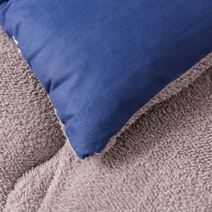 91家纺网 家纺一手货源 找家纺 2025新款保暖羊羔绒冬被 云朵