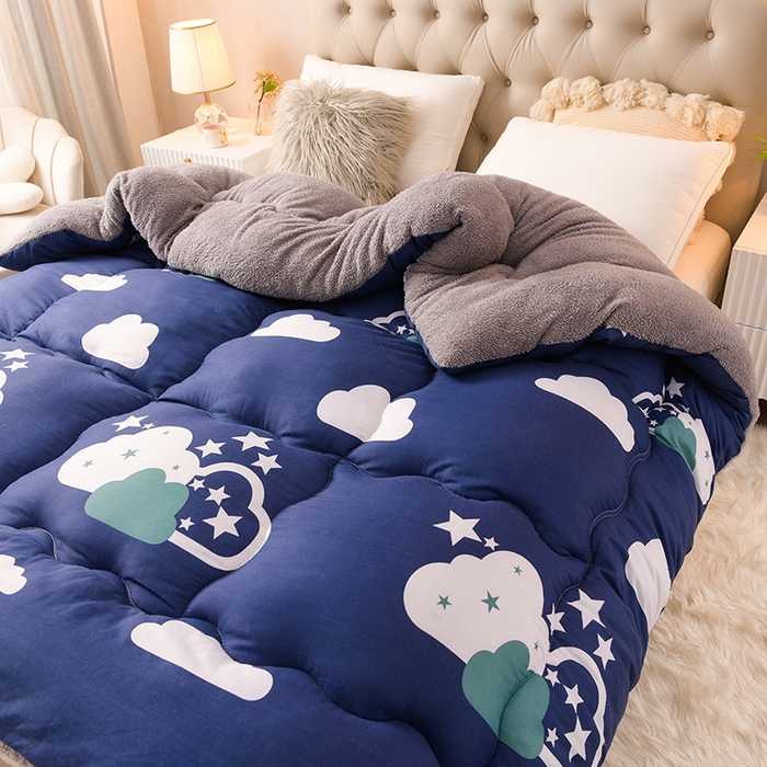 91家纺网 家纺一手货源 找家纺 2025新款保暖羊羔绒冬被 云朵