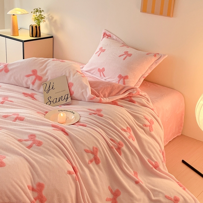 川悦生活 2025新款A类300克高克重提花牛奶绒四件套 甜甜蝴蝶结