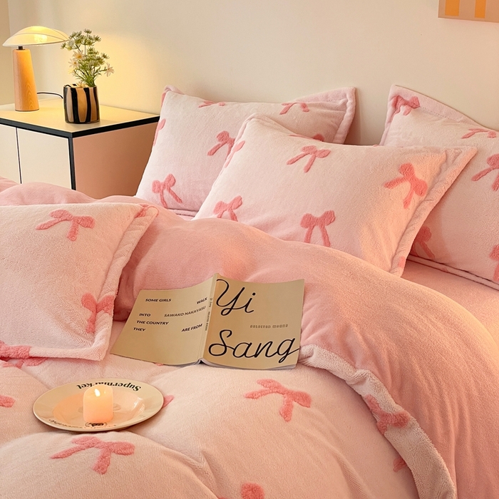 91家纺网 家纺一手货源 找家纺 川悦生活 2025新款A类300克高克重提花牛奶绒四件套 甜甜蝴蝶结