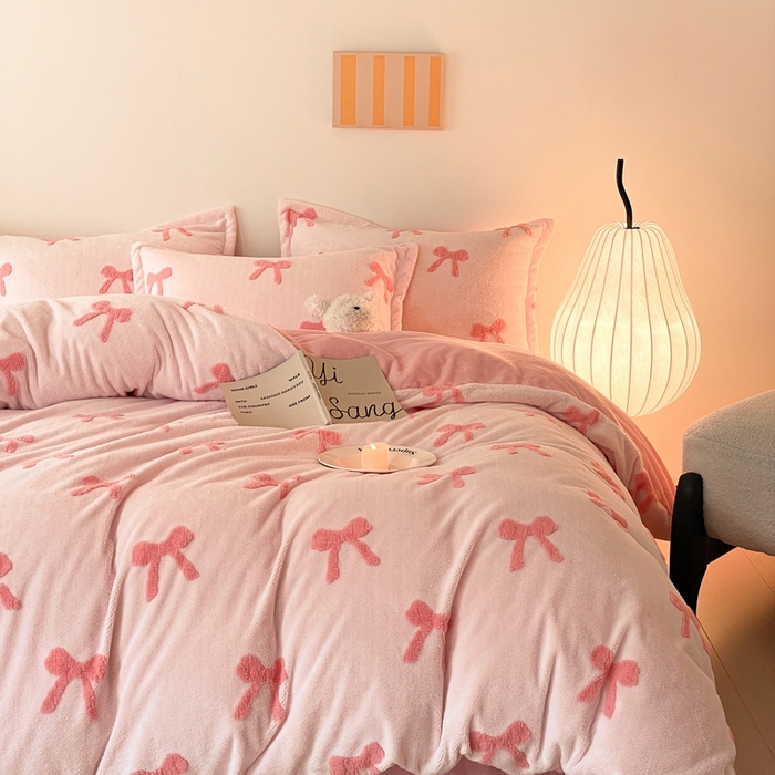 91家纺网 家纺一手货源 找家纺 川悦生活 2025新款A类300克高克重提花牛奶绒四件套 甜甜蝴蝶结