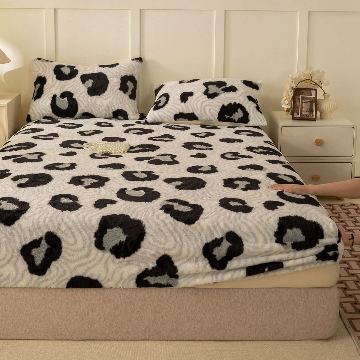 91家纺网 家纺一手货源 找家纺 眠势力 2025新款兔毛绒床笠单件冬季加绒冬季保暖保护套全包防尘床垫罩-美拉德系列 都市斑迹【兔毛绒床笠】