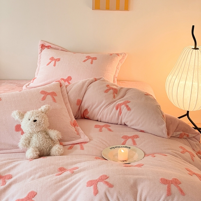 91家纺网 家纺一手货源 找家纺 川悦生活 2025新款A类300克高克重提花牛奶绒四件套 甜甜蝴蝶结