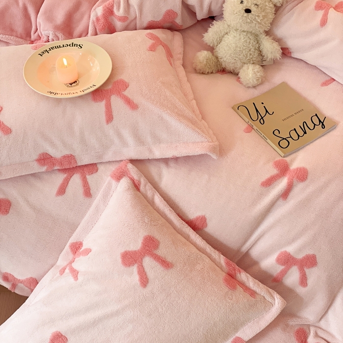 91家纺网 家纺一手货源 找家纺 川悦生活 2025新款A类300克高克重提花牛奶绒四件套 甜甜蝴蝶结