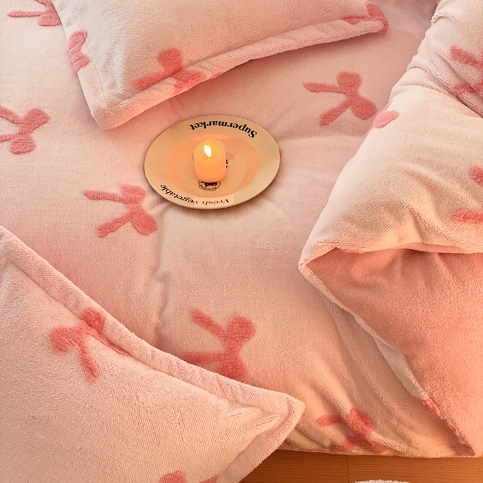 91家纺网 家纺一手货源 找家纺 川悦生活 2025新款A类300克高克重提花牛奶绒四件套 甜甜蝴蝶结