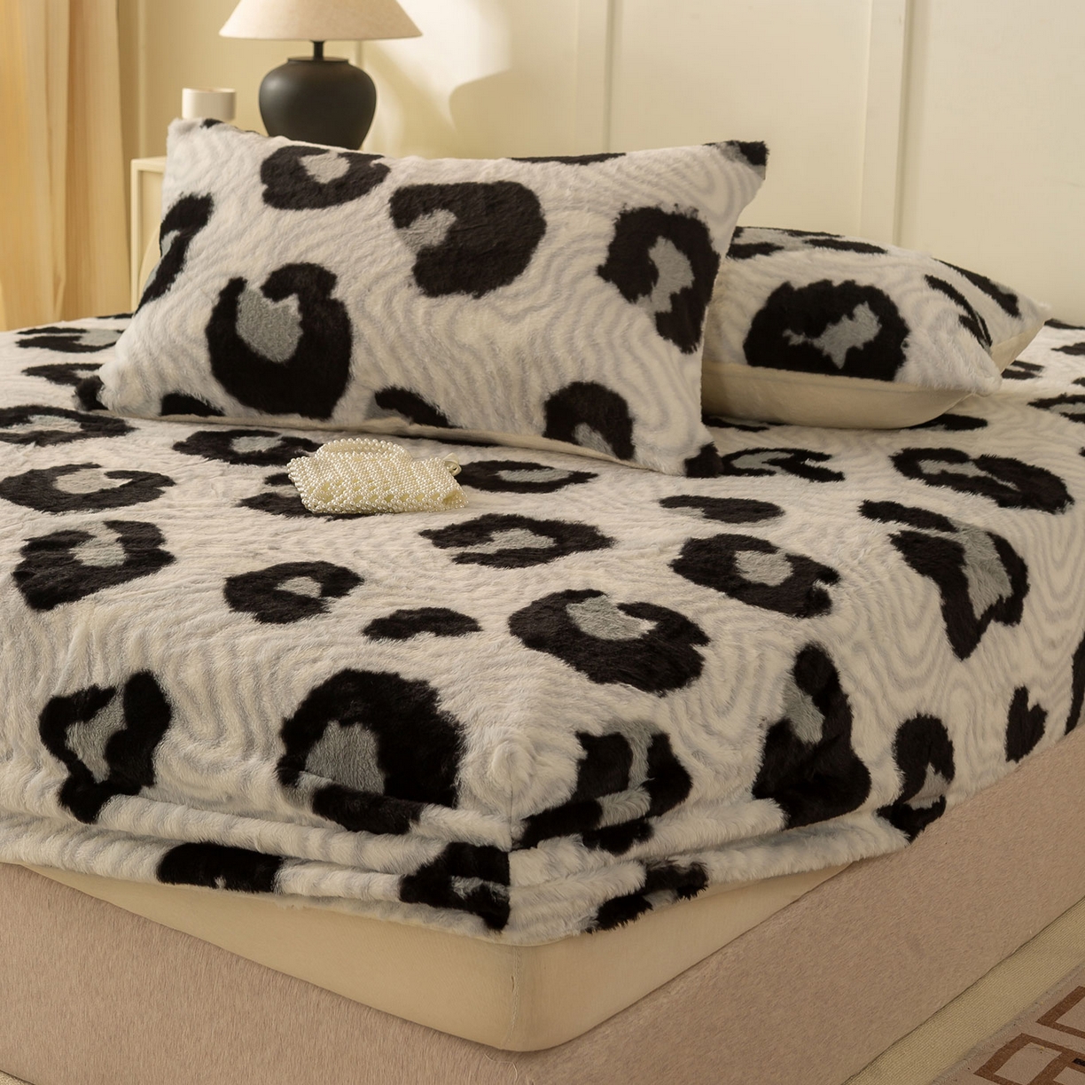 91家纺网 家纺一手货源 找家纺 眠势力 2025新款兔毛绒床笠单件冬季加绒冬季保暖保护套全包防尘床垫罩-美拉德系列 都市斑迹【兔毛绒床笠】