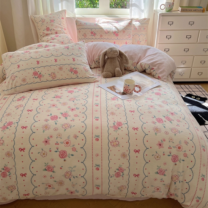 91家纺网 家纺一手货源 找家纺 红嘴企鹅 2026新款精致印花牛奶绒四件套 玫瑰花