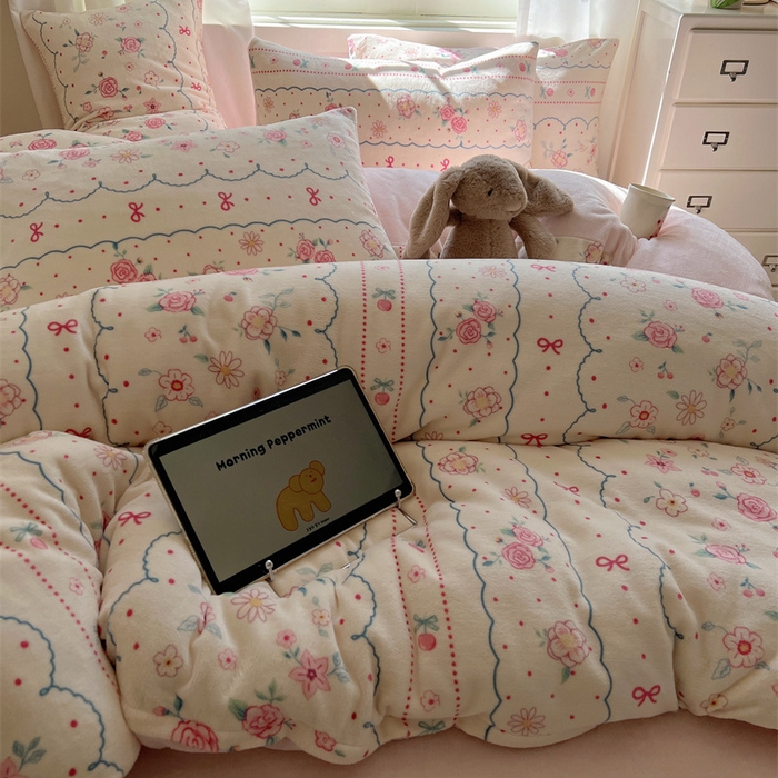 91家纺网 家纺一手货源 找家纺 红嘴企鹅 2026新款精致印花牛奶绒四件套 玫瑰花