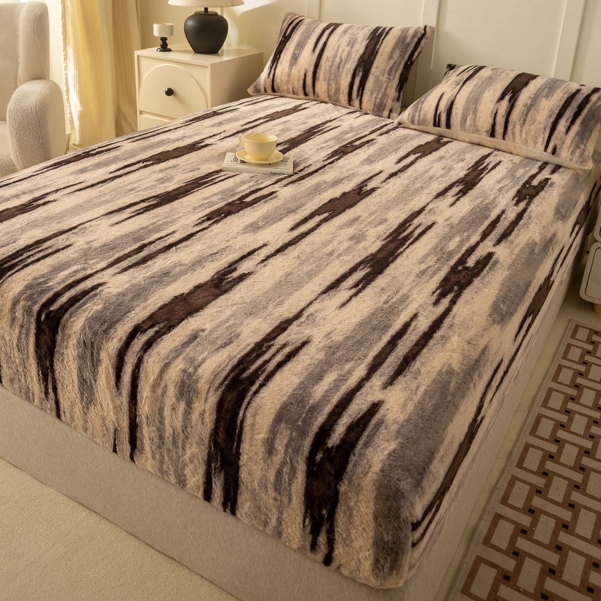 91家纺网 家纺一手货源 找家纺 眠势力 2025新款兔毛绒床笠单件冬季加绒冬季保暖保护套全包防尘床垫罩-美拉德系列 猎影绒光【兔毛绒床笠】