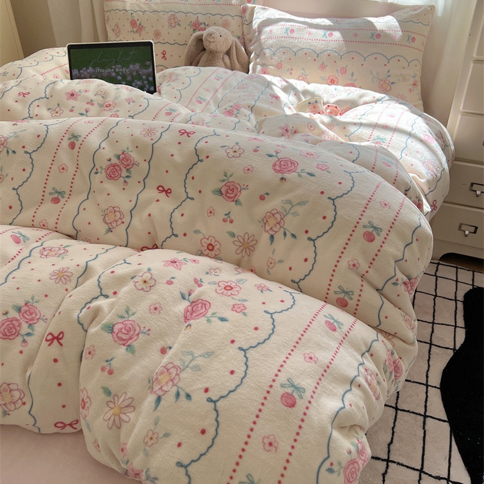 91家纺网 家纺一手货源 找家纺 红嘴企鹅 2026新款精致印花牛奶绒四件套 玫瑰花