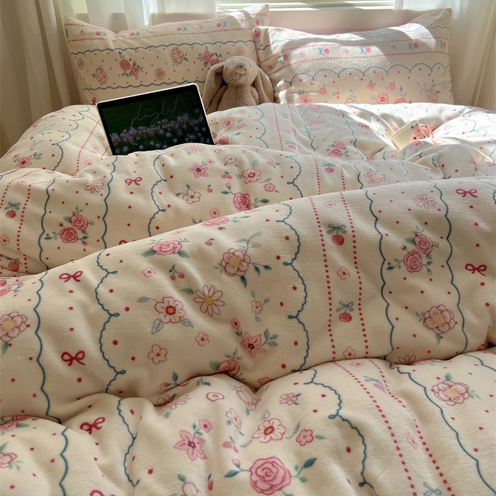 91家纺网 家纺一手货源 找家纺 红嘴企鹅 2026新款精致印花牛奶绒四件套 玫瑰花