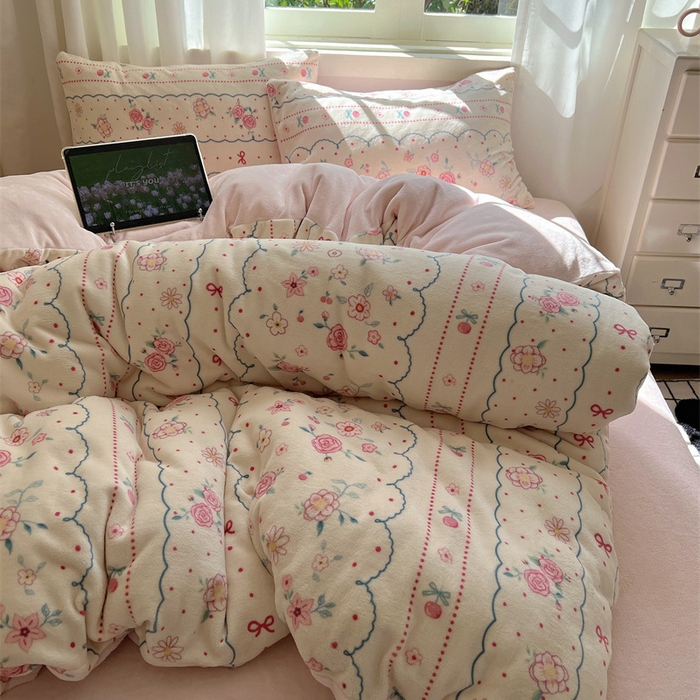 91家纺网 家纺一手货源 找家纺 红嘴企鹅 2026新款精致印花牛奶绒四件套 玫瑰花