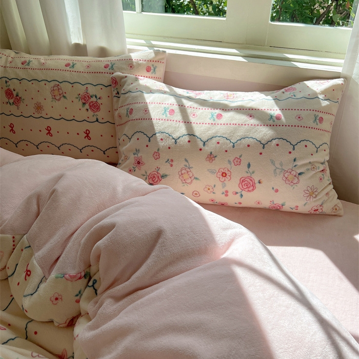 91家纺网 家纺一手货源 找家纺 红嘴企鹅 2026新款精致印花牛奶绒四件套 玫瑰花