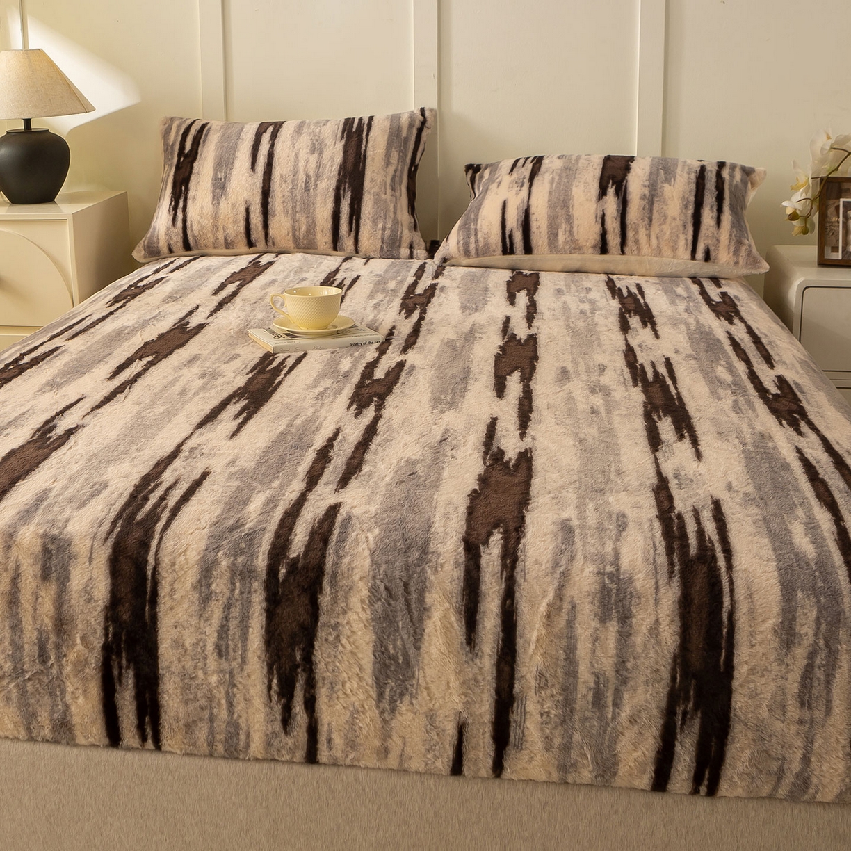 91家纺网 家纺一手货源 找家纺 眠势力 2025新款兔毛绒床笠单件冬季加绒冬季保暖保护套全包防尘床垫罩-美拉德系列 猎影绒光【兔毛绒床笠】