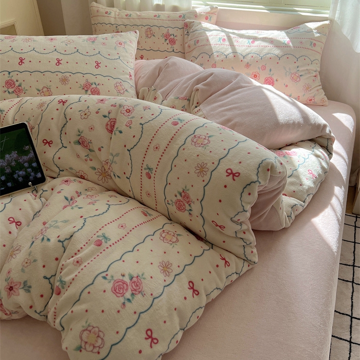 91家纺网 家纺一手货源 找家纺 红嘴企鹅 2026新款精致印花牛奶绒四件套 玫瑰花