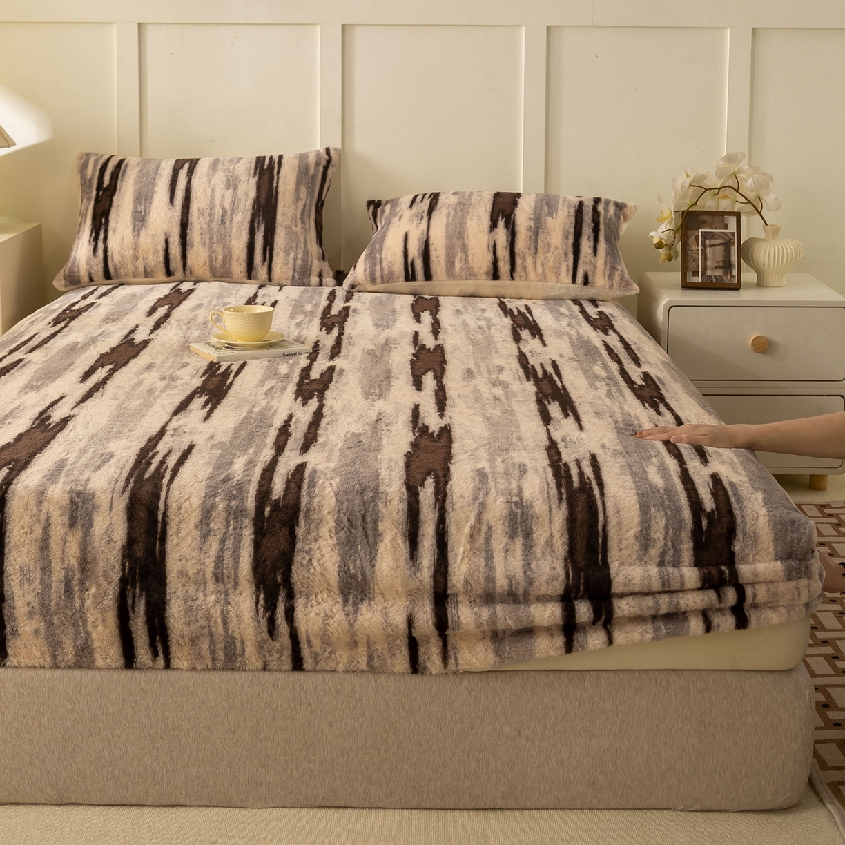 91家纺网 家纺一手货源 找家纺 眠势力 2025新款兔毛绒床笠单件冬季加绒冬季保暖保护套全包防尘床垫罩-美拉德系列 猎影绒光【兔毛绒床笠】