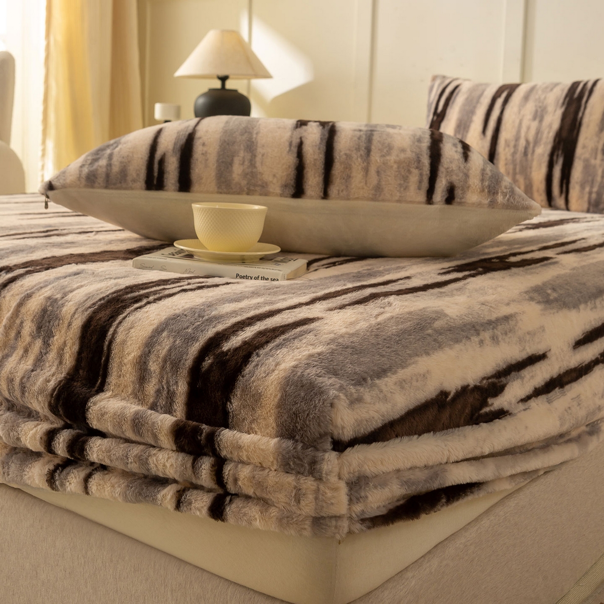 91家纺网 家纺一手货源 找家纺 眠势力 2025新款兔毛绒床笠单件冬季加绒冬季保暖保护套全包防尘床垫罩-美拉德系列 猎影绒光【兔毛绒床笠】