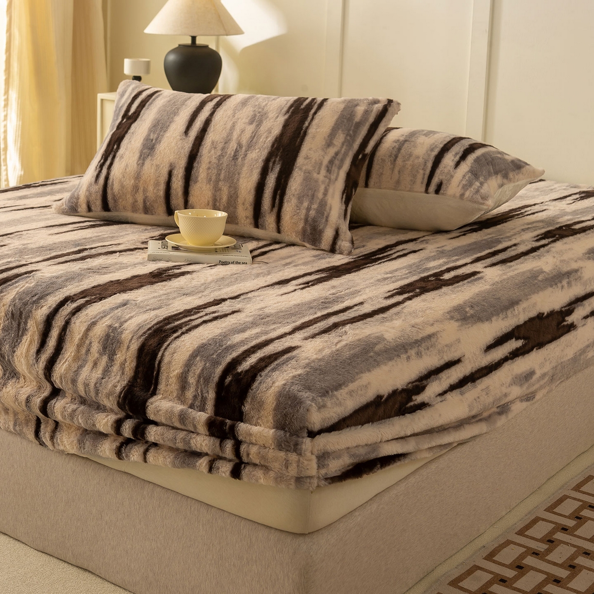 91家纺网 家纺一手货源 找家纺 眠势力 2025新款兔毛绒床笠单件冬季加绒冬季保暖保护套全包防尘床垫罩-美拉德系列 猎影绒光【兔毛绒床笠】