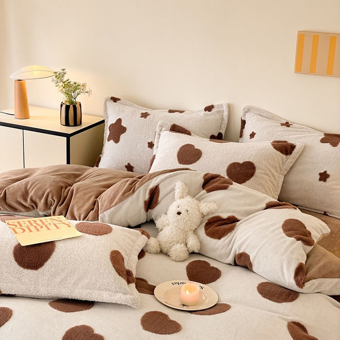 91家纺网 家纺一手货源 找家纺 川悦生活 2025新款A类300克高克重提花牛奶绒四件套 幸福爱语-咖