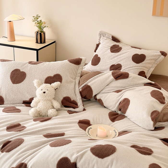 91家纺网 家纺一手货源 找家纺 川悦生活 2025新款A类300克高克重提花牛奶绒四件套 幸福爱语-咖