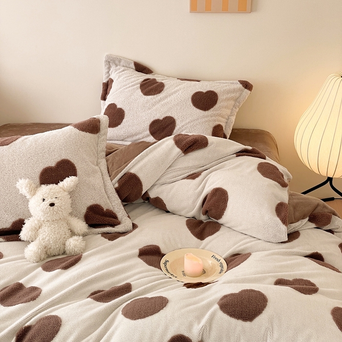 91家纺网 家纺一手货源 找家纺 川悦生活 2025新款A类300克高克重提花牛奶绒四件套 幸福爱语-咖