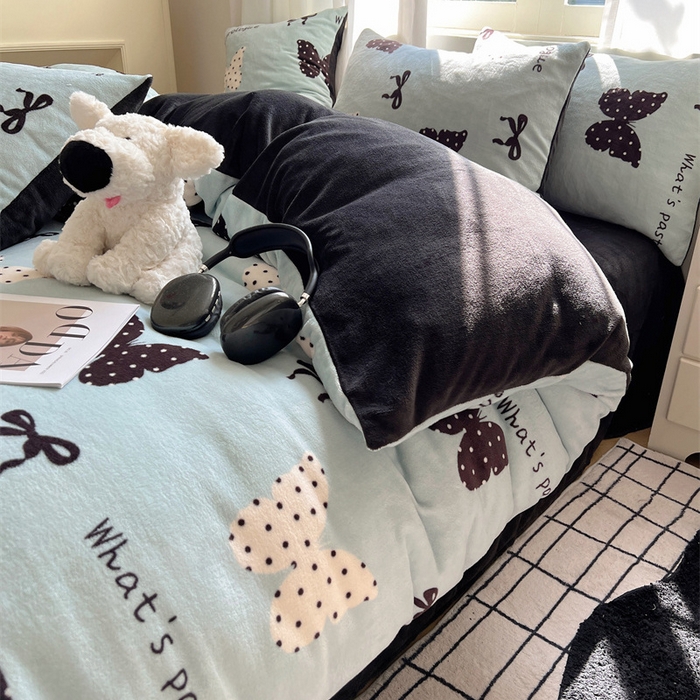 91家纺网 家纺一手货源 找家纺 红嘴企鹅 2025新款精致印花牛奶绒四件套 魅力蝴蝶