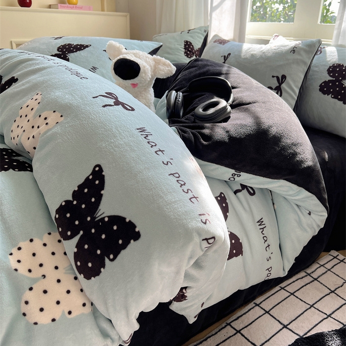 91家纺网 家纺一手货源 找家纺 红嘴企鹅 2025新款精致印花牛奶绒四件套 魅力蝴蝶