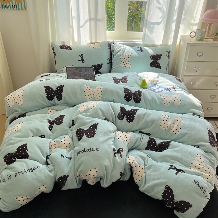 91家纺网 家纺一手货源 找家纺 红嘴企鹅 2025新款精致印花牛奶绒四件套 魅力蝴蝶