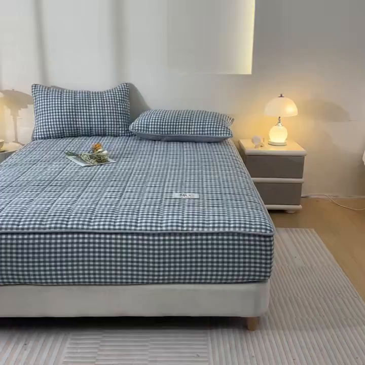 91家纺网 家纺一手货源 找家纺 鑫钰 2025秋冬新款新疆棉棉花床笠 棉格-蓝小格