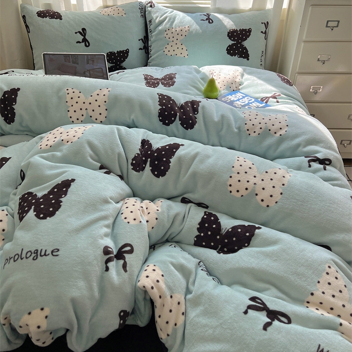 91家纺网 家纺一手货源 找家纺 红嘴企鹅 2025新款精致印花牛奶绒四件套 魅力蝴蝶