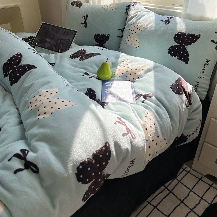 91家纺网 家纺一手货源 找家纺 红嘴企鹅 2025新款精致印花牛奶绒四件套 魅力蝴蝶