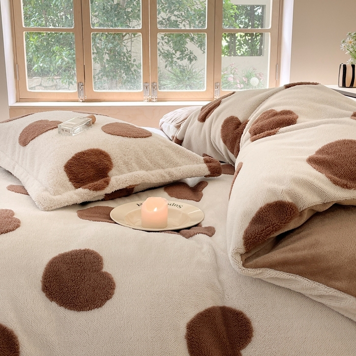 91家纺网 家纺一手货源 找家纺 川悦生活 2025新款A类300克高克重提花牛奶绒四件套 幸福爱语-咖