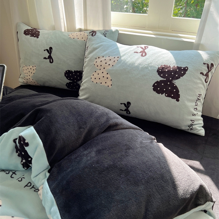 91家纺网 家纺一手货源 找家纺 红嘴企鹅 2025新款精致印花牛奶绒四件套 魅力蝴蝶