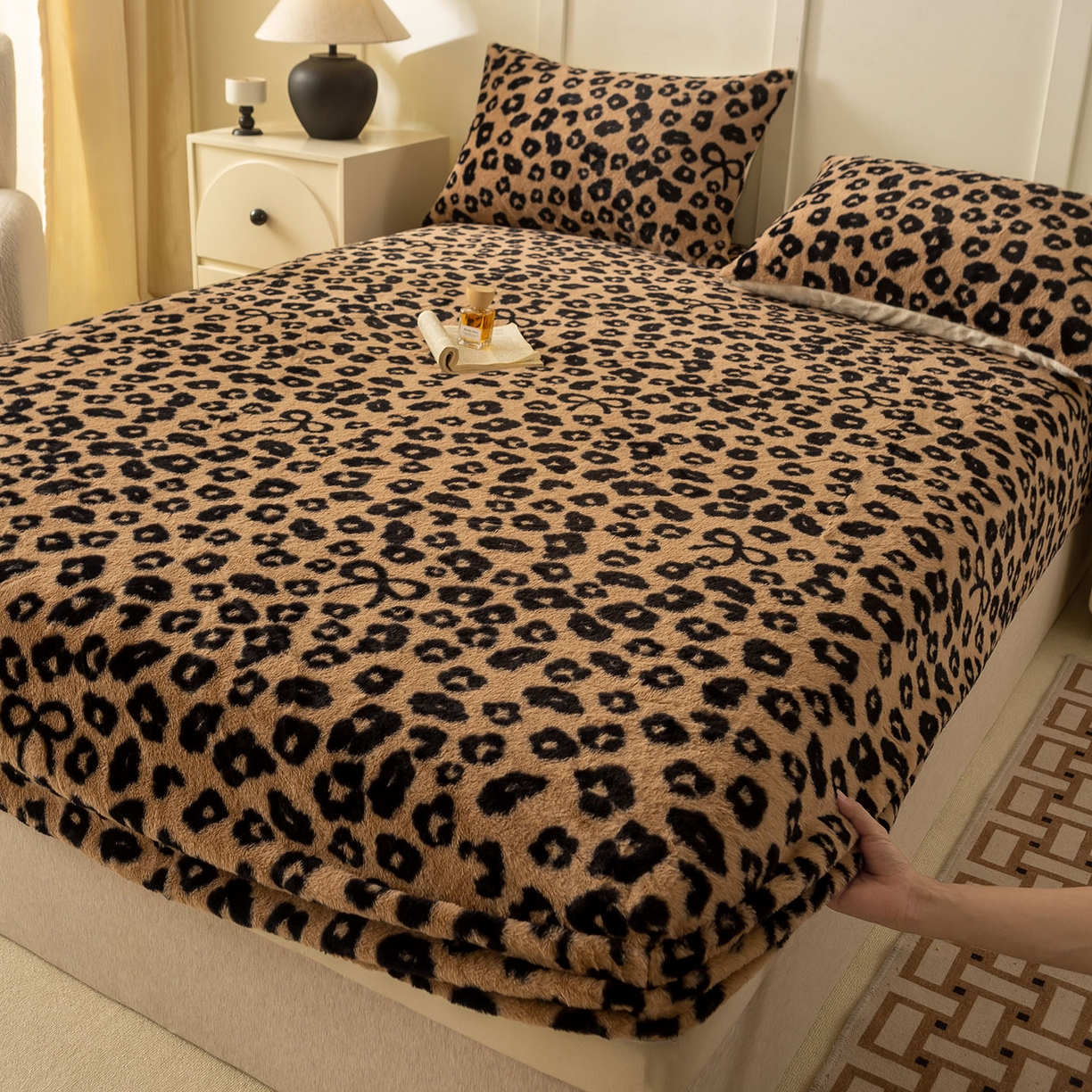 91家纺网 家纺一手货源 找家纺 眠势力 2025新款兔毛绒床笠单件冬季加绒冬季保暖保护套全包防尘床垫罩-美拉德系列 洛可可之吻【兔毛绒床笠】