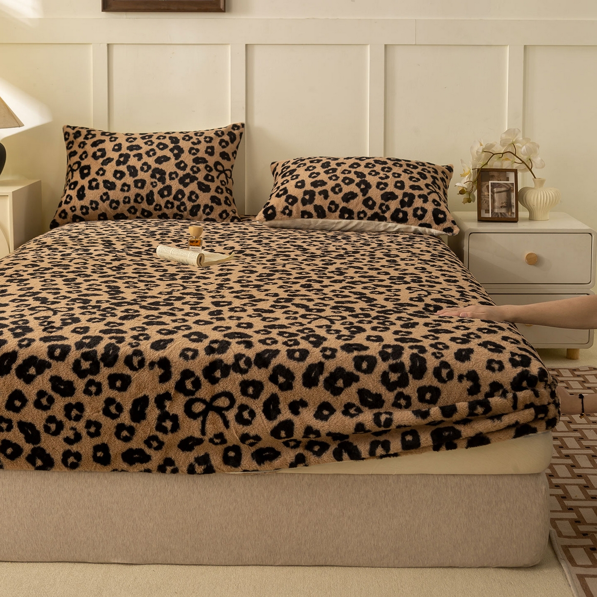 91家纺网 家纺一手货源 找家纺 眠势力 2025新款兔毛绒床笠单件冬季加绒冬季保暖保护套全包防尘床垫罩-美拉德系列 洛可可之吻【兔毛绒床笠】