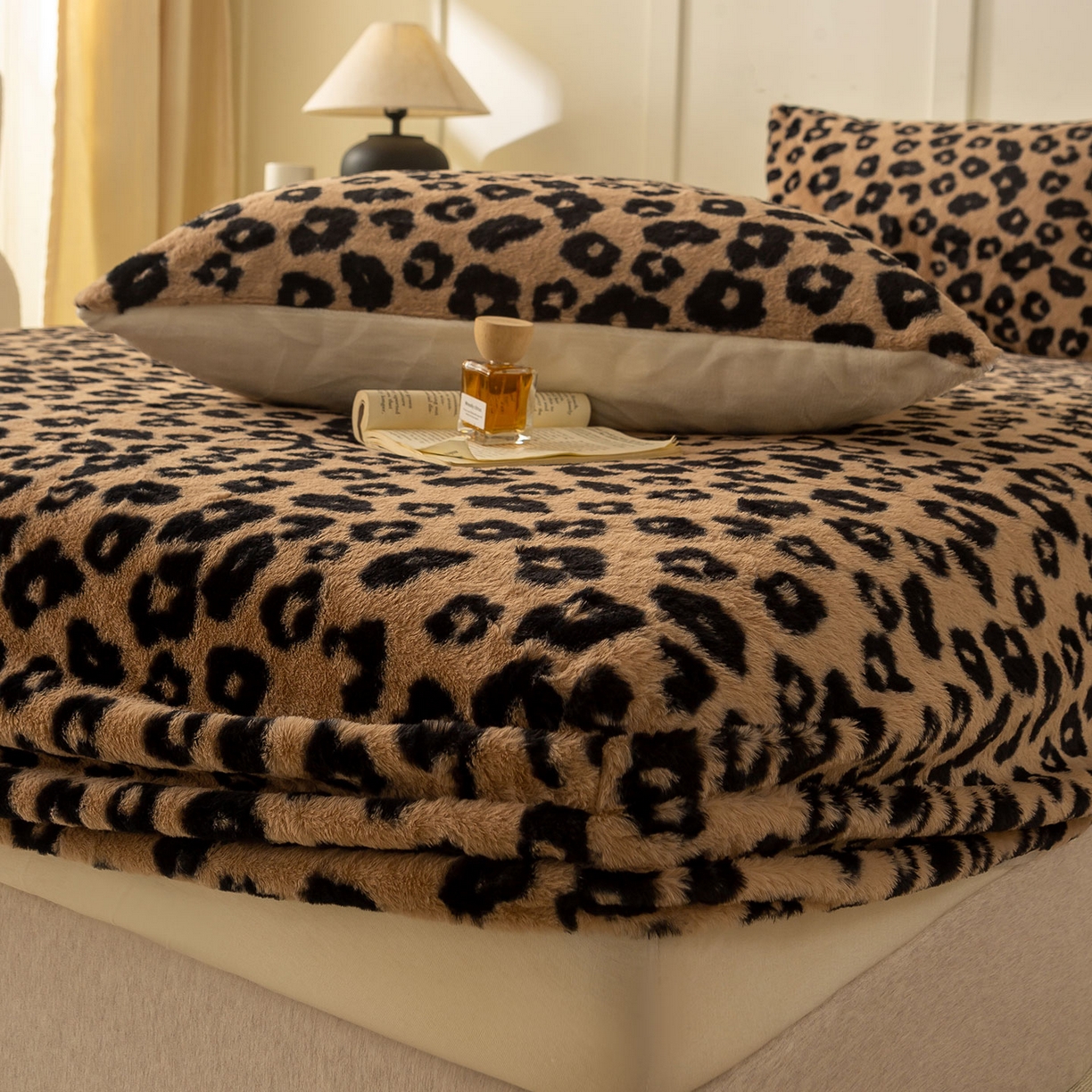 91家纺网 家纺一手货源 找家纺 眠势力 2025新款兔毛绒床笠单件冬季加绒冬季保暖保护套全包防尘床垫罩-美拉德系列 洛可可之吻【兔毛绒床笠】