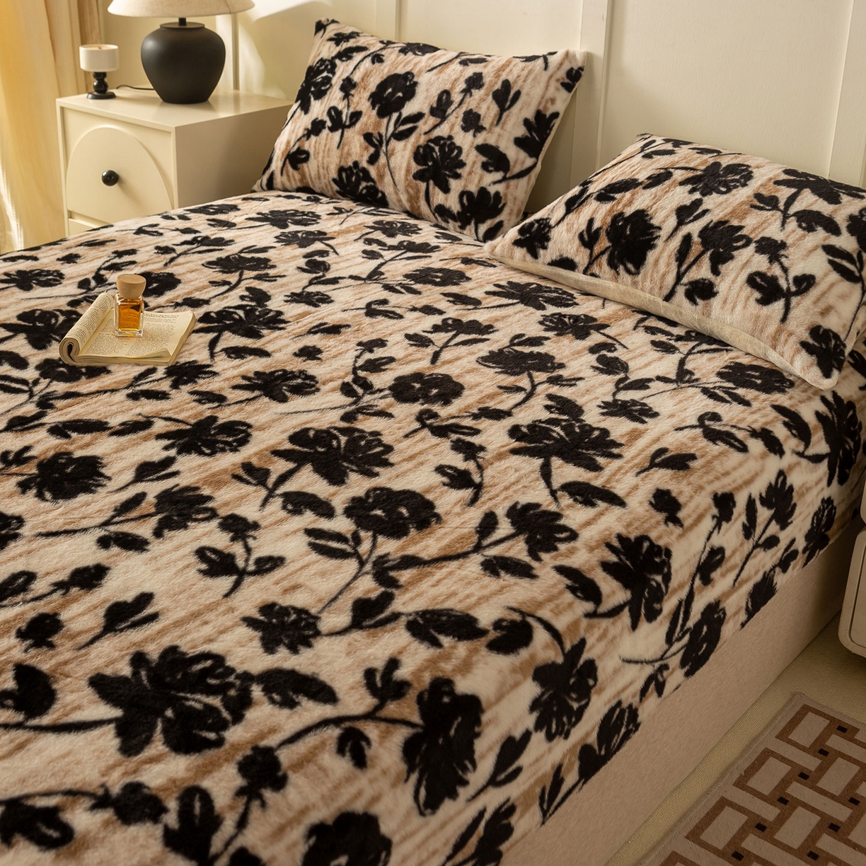 91家纺网 家纺一手货源 找家纺 眠势力 2025新款兔毛绒床笠单件冬季加绒冬季保暖保护套全包防尘床垫罩-美拉德系列 墨韵【兔毛绒床笠】