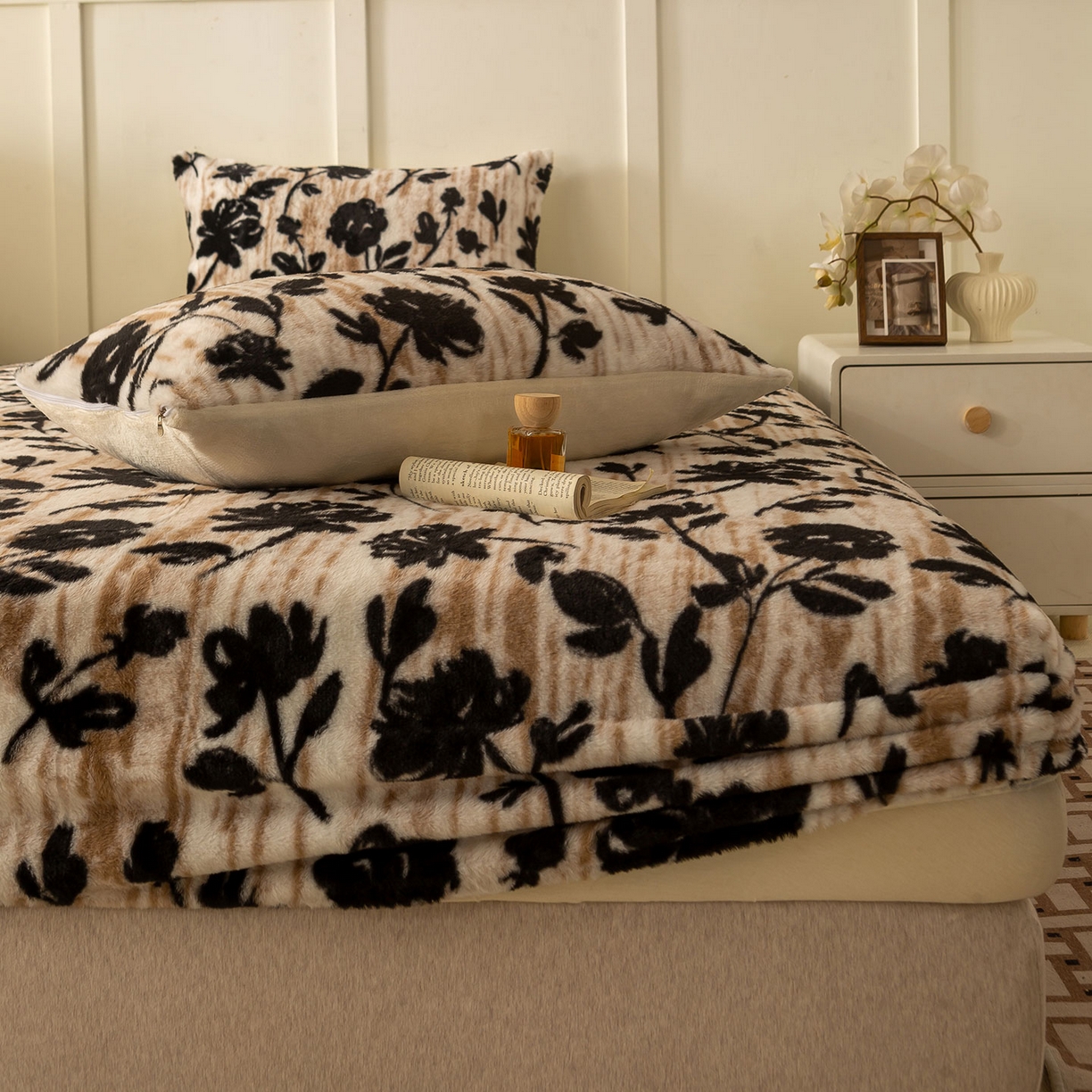 91家纺网 家纺一手货源 找家纺 眠势力 2025新款兔毛绒床笠单件冬季加绒冬季保暖保护套全包防尘床垫罩-美拉德系列 墨韵【兔毛绒床笠】